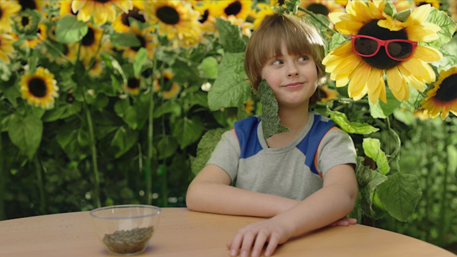 Still from Lakomka commercial